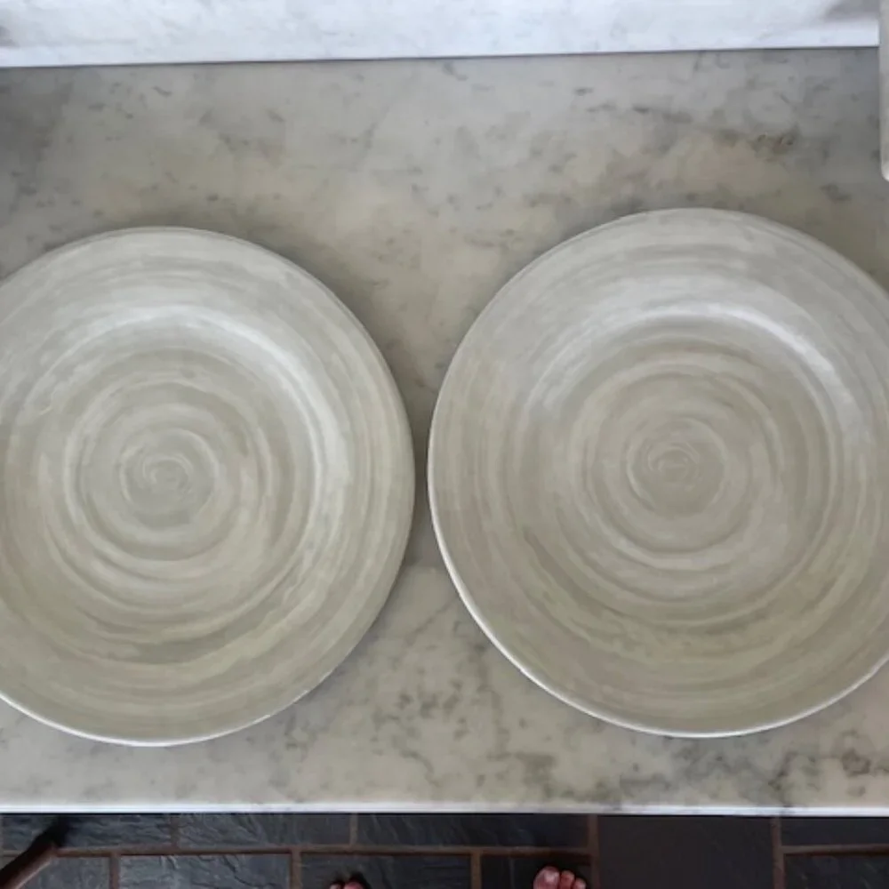 TOMMY BAHAMA Gray Swirl Melamine Dinner Plates (2)